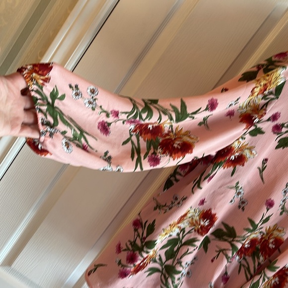 Floral Print Blouse comfortable and nice weight for all seasons. - Picture 4 of 7